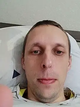 Snapshot of Yrikos1 chatting on October 28, 2025, 9:36 pm Yrikos1 online show from October 28, 2025, 9:36 pm