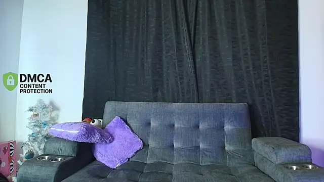 yungelitamor  online show from January 7, 2026, 5:23 am