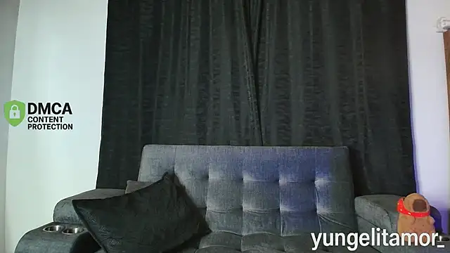yungelitamor  online show from September 29, 2025, 5:03 am