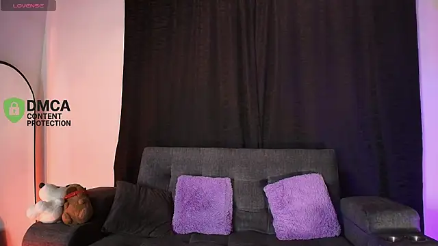 yungelitamor  online show from April 30, 2026, 5:47 am
