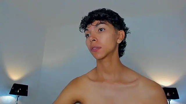 Snapshot of xhenisa_ chatting on July 14, 2026, 2:38 am xhenisa online show from July 14, 2026, 2:38 am
