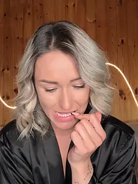 Snapshot of petrouchkaaa_ chatting on March 18, 2026, 8:32 pm petrouchkaaa online show from March 18, 2026, 8:32 pm