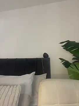 charlotteeruss online show from March 1, 2026, 1:22 pm