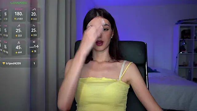 Snapshot of olivia_jeas chatting on October 16, 2025, 12:08 am olivia jeas online show from October 16, 2025, 12:08 am