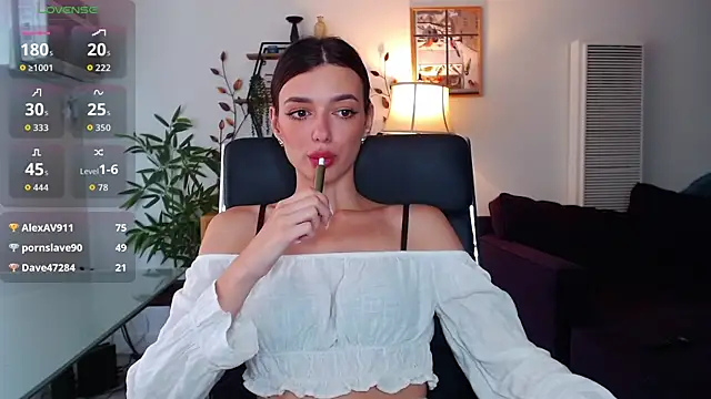 olivia jeas online show from July 25, 2026, 8:37 pm