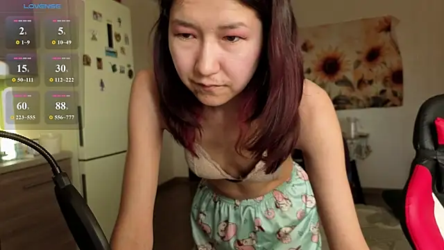 Snapshot of LeyylaStoone chatting on June 11, 2026, 12:01 am LeyylaStoone online show from June 11, 2026, 12:01 am