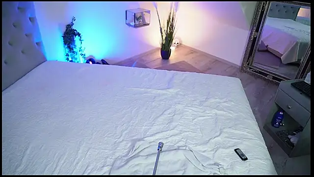 hotmilfbitch online show from July 13, 2026, 9:58 pm