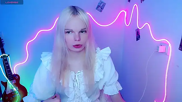 Snapshot of Emily_Nyaffee chatting on October 27, 2025, 6:42 pm Emily Nyaffee online show from October 27, 2025, 6:42 pm