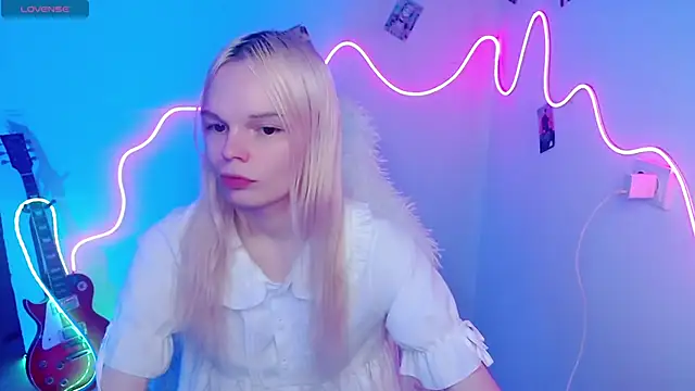 Snapshot of Emily_Nyaffee chatting on November 8, 2025, 3:48 pm Emily Nyaffee online show from November 8, 2025, 3:48 pm