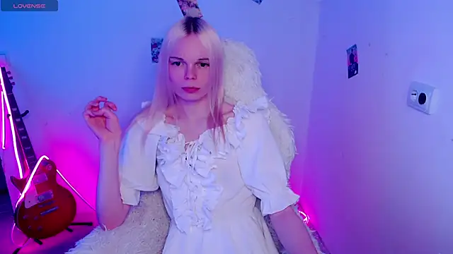 Snapshot of Emily_Nyaffee chatting on December 4, 2025, 11:59 pm Emily Nyaffee online show from December 4, 2025, 11:59 pm