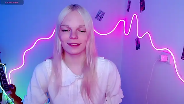 Snapshot of Emily_Nyaffee chatting on October 16, 2025, 11:02 pm Emily Nyaffee online show from October 16, 2025, 11:02 pm