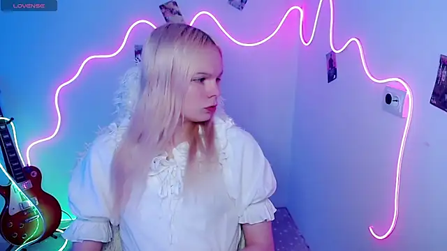 Snapshot of Emily_Nyaffee chatting on October 28, 2025, 9:25 pm Emily Nyaffee online show from October 28, 2025, 9:25 pm