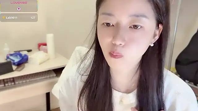 A-xena online show from November 23, 2025, 2:21 am