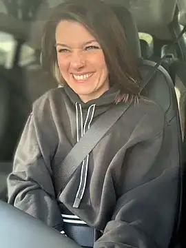 LadyLena1 online show from February 5, 2025, 6:04 pm