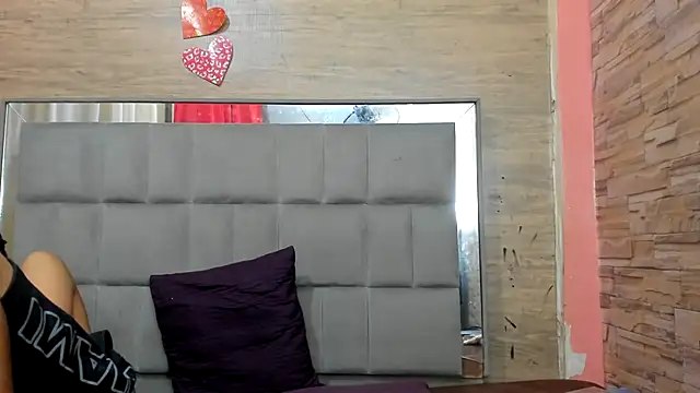 chicasirbo online show from October 6, 2025, 8:31 pm