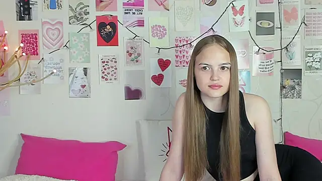 Snapshot of little_radiant_sun chatting on April 10, 2026, 8:43 am little radiant sun online show from April 10, 2026, 8:43 am