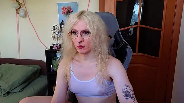 Snapshot of Lori_Myaf chatting on August 1, 2026, 4:27 pm Lori Myaf online show from August 1, 2026, 4:27 pm