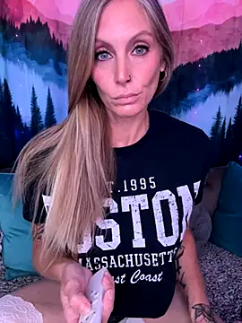 ItsDanniG online show from October 13, 2025, 5:58 pm