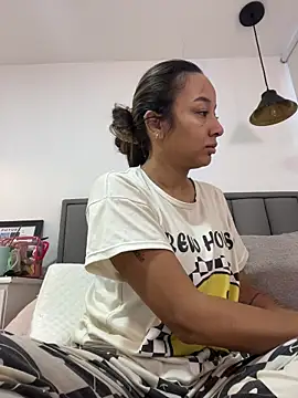 Snapshot of DianaHopson chatting on December 14, 2025, 11:49 am DianaHopson online show from December 14, 2025, 11:49 am