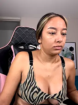 Snapshot of DianaHopson chatting on September 24, 2025, 11:17 am DianaHopson online show from September 24, 2025, 11:17 am