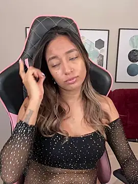 Snapshot of DianaHopson chatting on March 21, 2025, 2:18 pm DianaHopson online show from March 21, 2025, 2:18 pm