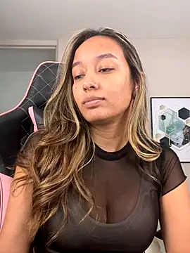 Snapshot of DianaHopson chatting on October 15, 2025, 1:30 pm DianaHopson online show from October 15, 2025, 1:30 pm