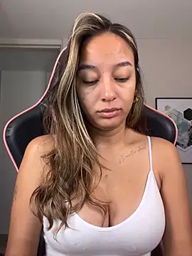 Snapshot of DianaHopson chatting on September 28, 2025, 12:23 pm DianaHopson online show from September 28, 2025, 12:23 pm