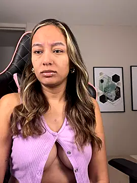 Snapshot of DianaHopson chatting on September 9, 2025, 10:57 am DianaHopson online show from September 9, 2025, 10:57 am