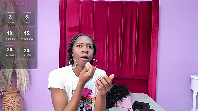 Snapshot of Shanelle__ chatting on November 20, 2025, 1:45 pm Shanelle online show from November 20, 2025, 1:45 pm