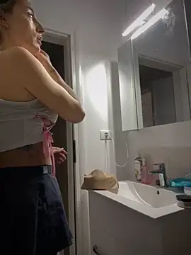 Snapshot of Ella_Charm chatting on October 14, 2025, 3:56 pm Ella Charm online show from October 14, 2025, 3:56 pm