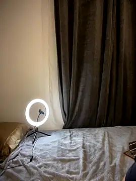 Snapshot of Ella_Charm chatting on November 16, 2025, 5:17 pm Ella Charm online show from November 16, 2025, 5:17 pm