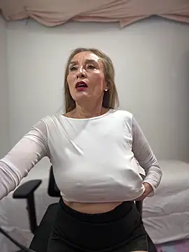 Snapshot of lilian_prada chatting on November 2, 2025, 7:52 pm lilian prada online show from November 2, 2025, 7:52 pm