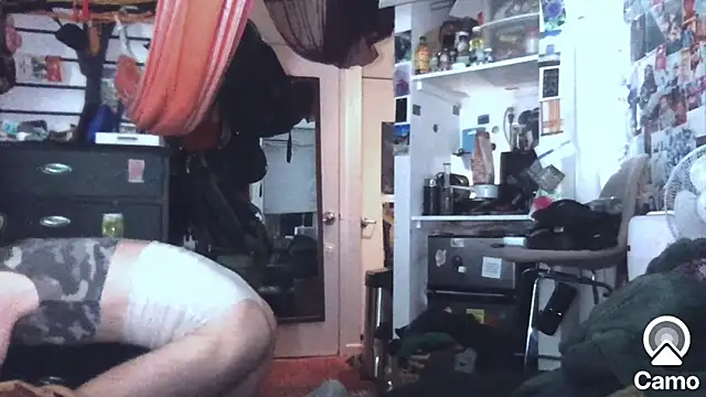 DownstairsSky online show from October 9, 2025, 4:02 am