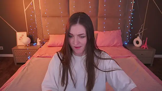 Snapshot of EmmyCharmm chatting on February 10, 2026, 6:56 am EmmyCharmm online show from February 10, 2026, 6:56 am