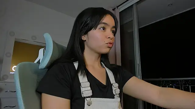 Snapshot of Olivia_xd_ chatting on December 8, 2024, 1:08 am Olivia xd online show from December 8, 2024, 1:08 am