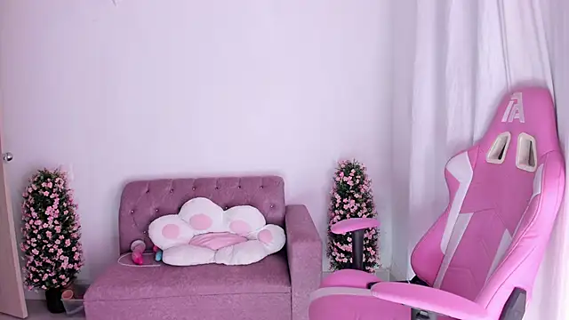 Snapshot of keissy_rincon_ chatting on February 6, 2026, 11:45 pm keissy rincon online show from February 6, 2026, 11:45 pm