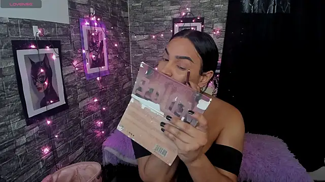 Snapshot of Andrys_ chatting on November 20, 2025, 9:47 pm Andrys online show from November 20, 2025, 9:47 pm