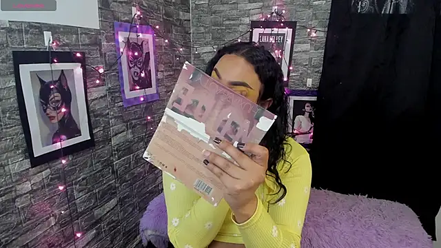 Snapshot of Andrys_ chatting on December 5, 2025, 8:50 pm Andrys online show from December 5, 2025, 8:50 pm