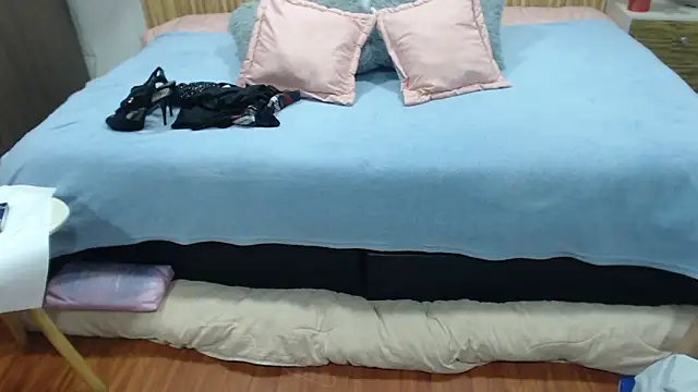 Snapshot of rose_meyer chatting on October 15, 2025, 6:38 pm rose meyer online show from October 15, 2025, 6:38 pm