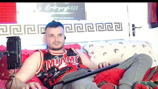 Snapshot of erotico69xxx chatting on December 3, 2025, 4:17 pm erotico69xxx online show from December 3, 2025, 4:17 pm