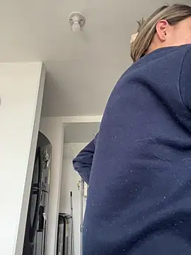 Snapshot of Ameellie chatting on March 17, 2026, 3:37 pm Ameellie online show from March 17, 2026, 3:37 pm