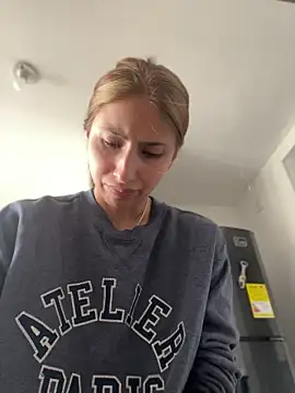 Snapshot of Ameellie chatting on June 12, 2026, 3:54 pm Ameellie online show from June 12, 2026, 3:54 pm