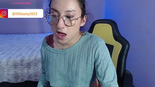 little  amy  online show from February 4, 2025, 9:10 pm