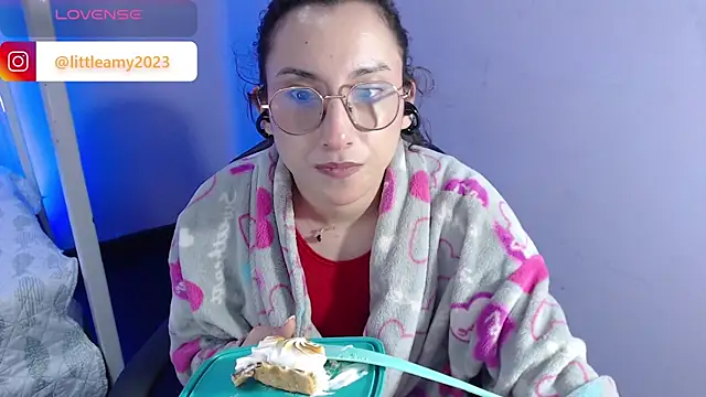 little  amy  online show from February 7, 2025, 10:52 pm