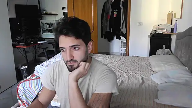 Snapshot of Alexox02 chatting on November 17, 2025, 12:42 pm Alexox02 online show from November 17, 2025, 12:42 pm