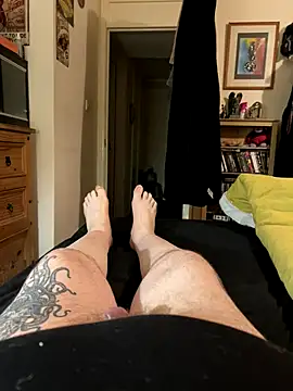 Snapshot of chatting on October 14, 2025, 8:20 pm online show from October 14, 2025, 8:20 pm