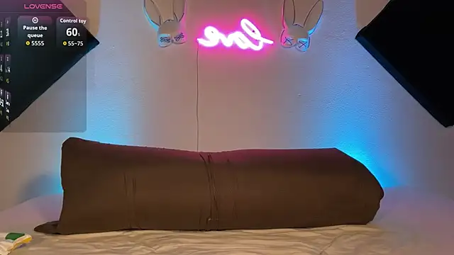 Snapshot of bunnyslovers chatting on October 15, 2025, 7:16 am bunnyslovers online show from October 15, 2025, 7:16 am