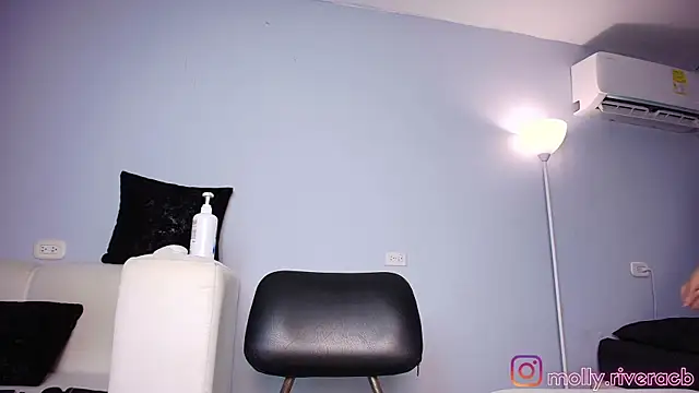 Snapshot of mollyrivera chatting on October 8, 2025, 9:26 pm mollyrivera online show from October 8, 2025, 9:26 pm