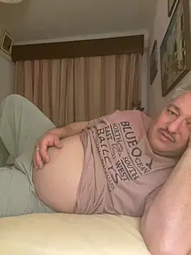 Snapshot of Russirayu chatting on March 31, 2026, 10:01 pm Russirayu online show from March 31, 2026, 10:01 pm