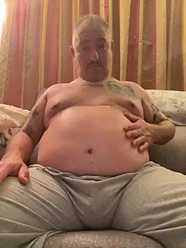 Snapshot of Russirayu chatting on April 12, 2026, 9:40 pm Russirayu online show from April 12, 2026, 9:40 pm